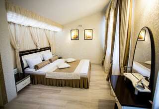 Гостиница Атриум Курган Номер люкс улучшенный с 1 двуспальной кроватью-4