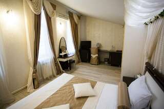 Гостиница Атриум Курган Номер люкс улучшенный с 1 двуспальной кроватью-2