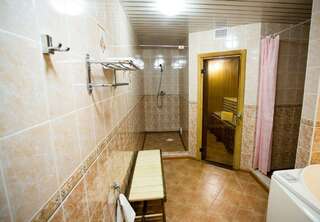 Гостиница Атриум Курган Номер люкс улучшенный с 1 двуспальной кроватью-8