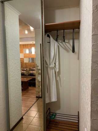 Гостиница Атриум Курган Номер люкс с 1 двуспальной кроватью-9