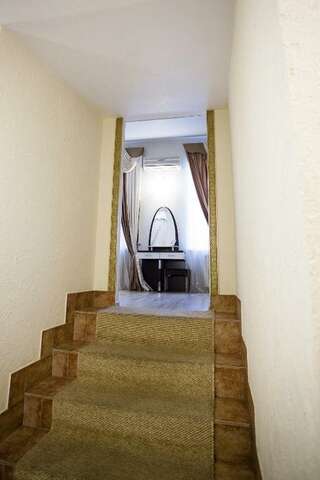 Гостиница Атриум Курган Номер люкс улучшенный с 1 двуспальной кроватью-7