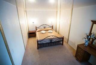 Гостиница Атриум Курган Номер люкс с 1 двуспальной кроватью-13