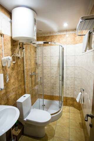 Гостиница Атриум Курган Номер люкс с 1 двуспальной кроватью-15