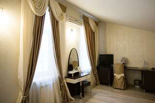 Гостиница Атриум Курган Номер люкс улучшенный с 1 двуспальной кроватью-3